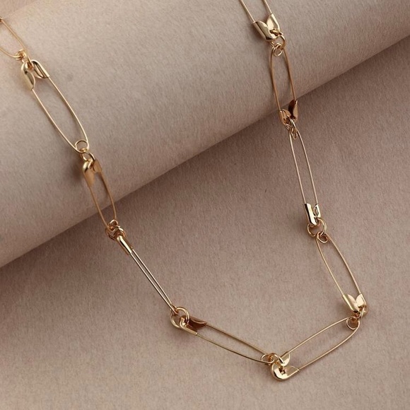 3/$30 💛 Safety Pin Choker - Picture 2 of 4